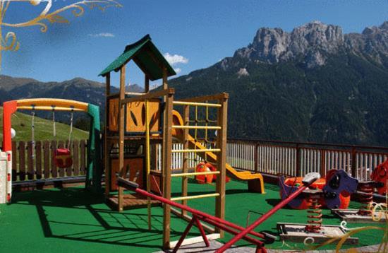 Hotel Fontana Vigo di Fassa Esterno foto